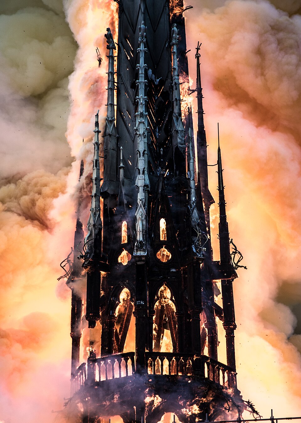 Die Hyperrealität des Sozialen: Notre-Dame und abstrakte Gemeinschaften